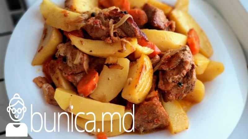 Cartofi cu carne în borcan ca la bunica